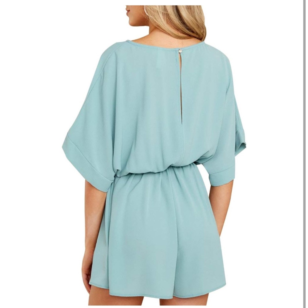 NWT. Sz MED. Pale Blue Foteisy short romper. rounded neck, batwing short sleeves - Picture 2 of 15